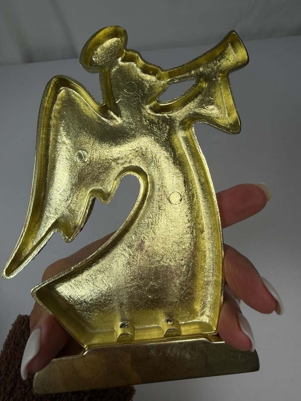 Grandeur Noel Gold Metal Angel Christmas Stocking Holder - Picture 4 of 6
